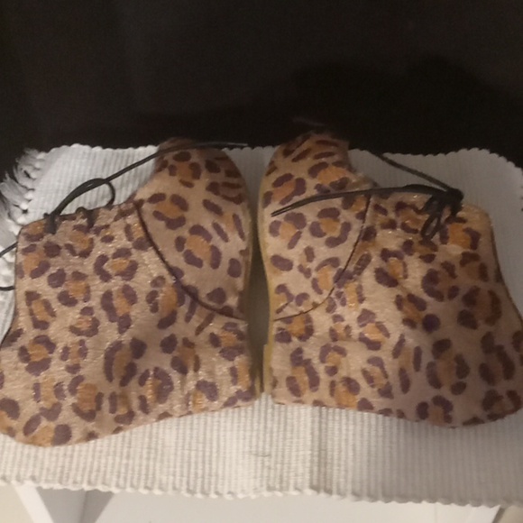Womens lace up Leopard Booties - Picture 5 of 10